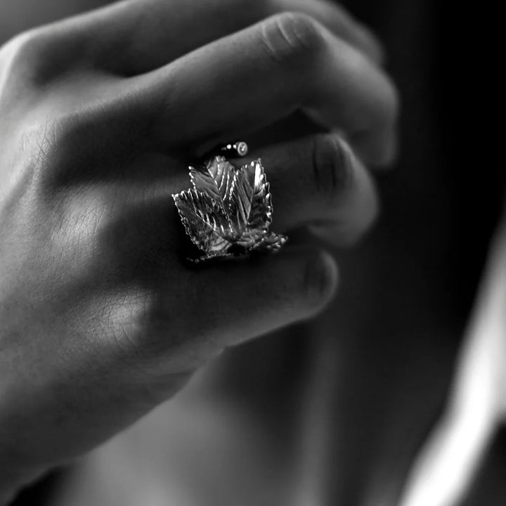 Flora Danica Rosenblad Statement Ring – Silberring mit Diamant – Produktbild 2