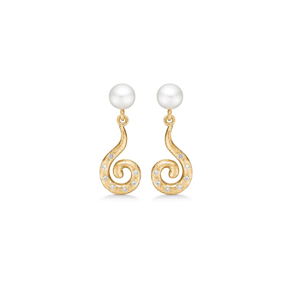 Studio Z vergoldete Curiosity-Ohrringe mit Perlen, dargestellt als Paar elegante Ohrringe in Gold mit weißer Perle und kleinen Steinen, Modell 7217870-1