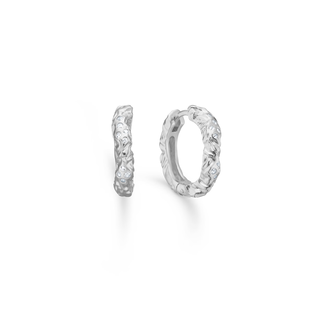 Studio Z Glint Creole in Silber mit strukturierter Oberfläche und funkelnden Steinen, Modell 7117934