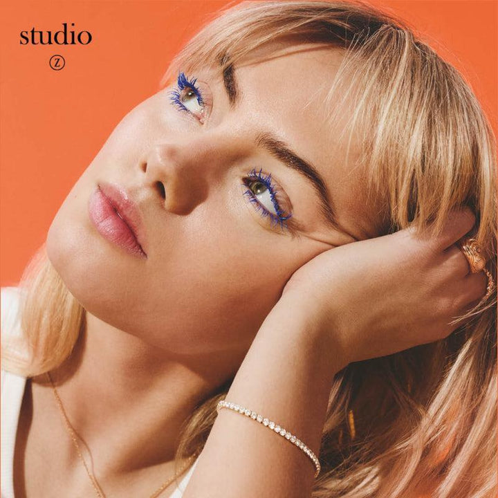 studio-z-solv-vergoldetes-Tennisarmband, getragen von einer Frau, elegantes und schlankes Design, Modell 7257097-7257097-2