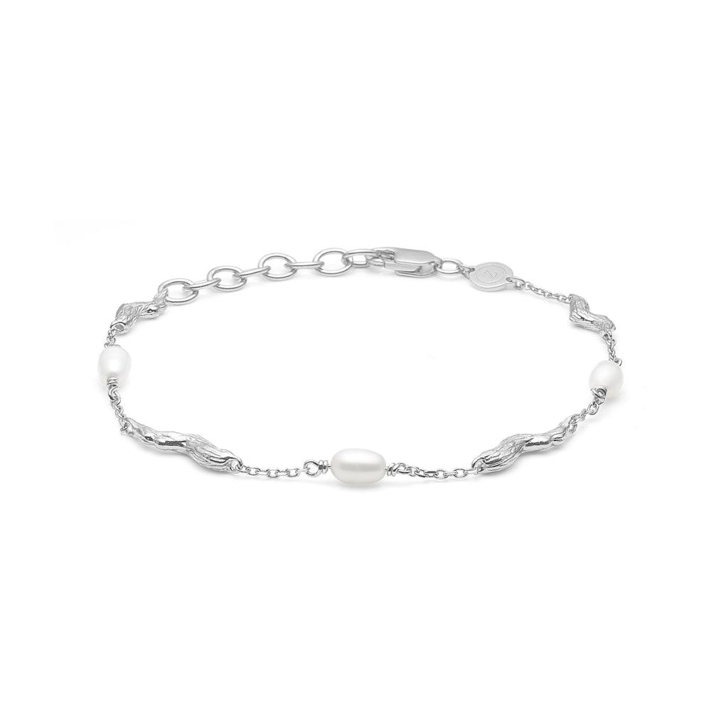 Studio Z Tangled Armband mit Silberkette, gedrehten Gliedern und weißen Süßwasserperlen. Modell 7153825-1