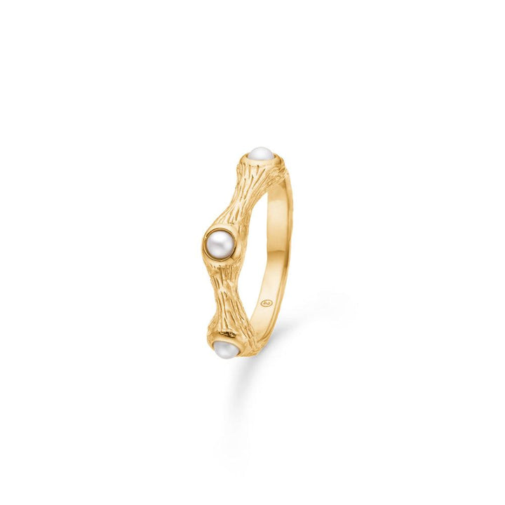 studio-z-tangled-ring-gold-platted-m-zirconia, detaillierter Goldring mit Struktur und drei weißen Steinen auf weißem Hintergrund. Modell 7243814-001