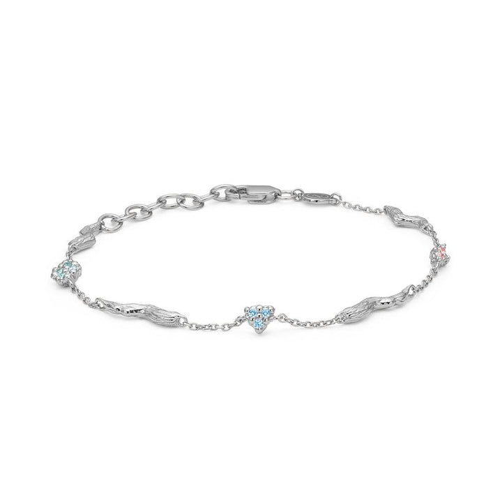 studio-z-tangled-solv-bracelet-m-blue-and-pink-zirkonia zeigt ein schlankes Silberarmband mit blauen und rosa Zirkonia. Modell 7157847-1