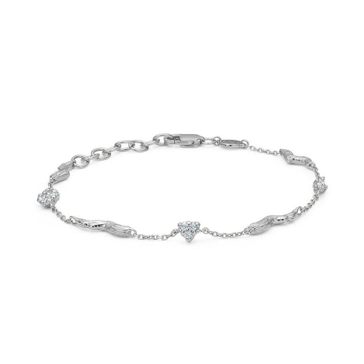Studio Z Tangled Silver Bracelet with Zirconia zeigt ein elegantes Silberarmband mit klaren Steinen, Modell 7157845-1.
