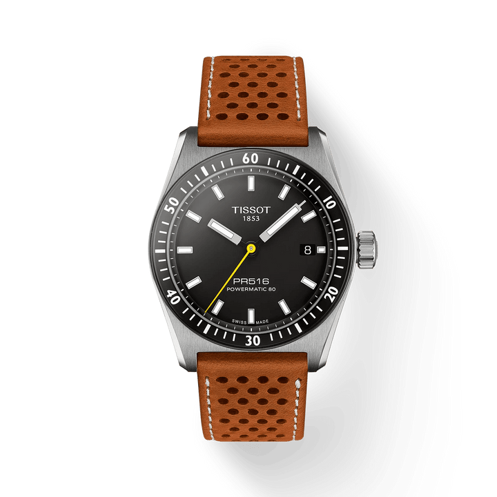Tissot PR516 Powermatic 80 mit schwarzem Zifferblatt, Stahlgehäuse und braunem perforiertem Lederarmband. Modell T1494071605100