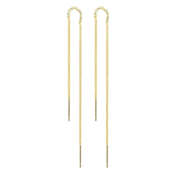Wioga Alexia Ohrringe aus vergoldetem Silber mit dünnen, langen Ketten auf weißem Hintergrund. Modell E-8409-GP-1