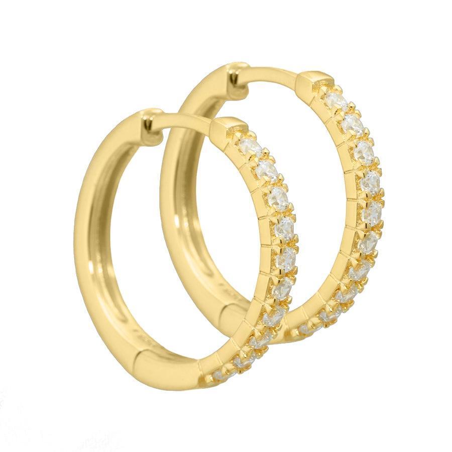 Aqua Dulce Darling versilberte Ohrringe, 20 mm, Vorderansicht, runde Creolen mit funkelnden weißen Steinen, Modell 3827-3827-1.