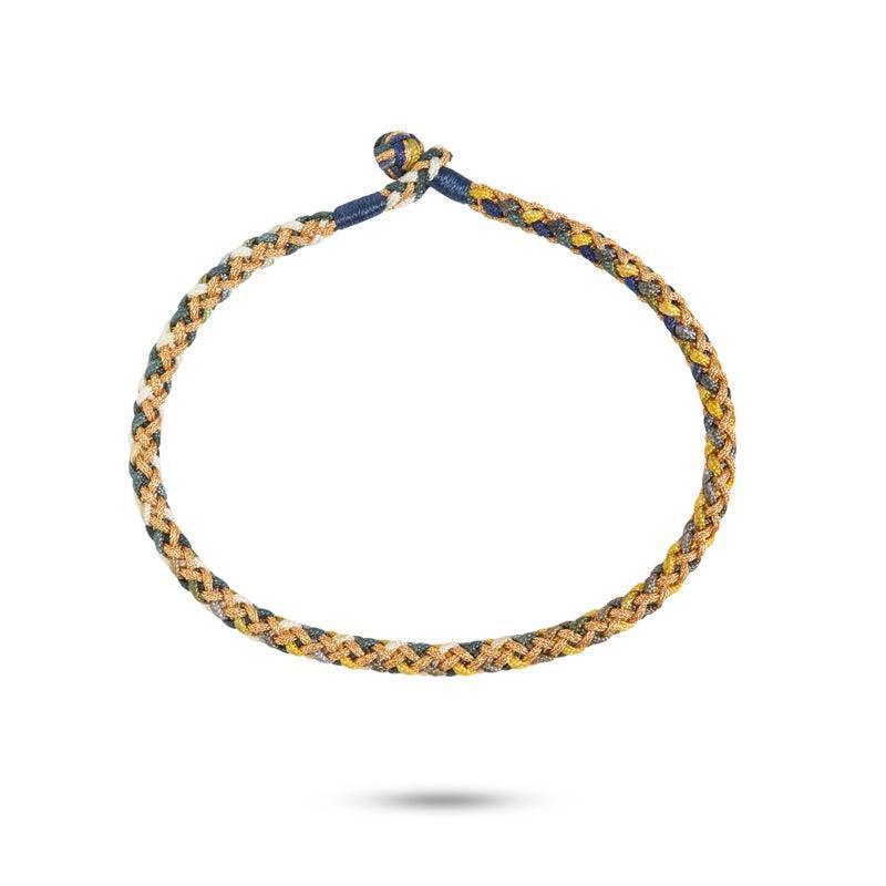 Carre Candy Armband zeigt ein geflochtenes Armband in Blau- und Goldtönen mit Knotenverschluss. Modell BB4173-1