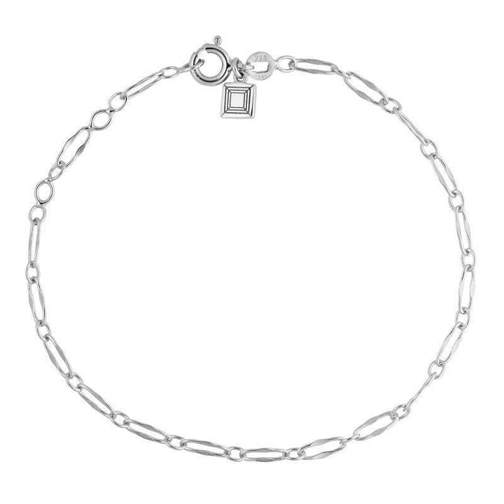 Carré-Sol-Armband mit feinen ovalen Gliedern aus Silber, einfacher Kette und kleinem quadratischen Anhänger. Modell SB4328-SB4328-1