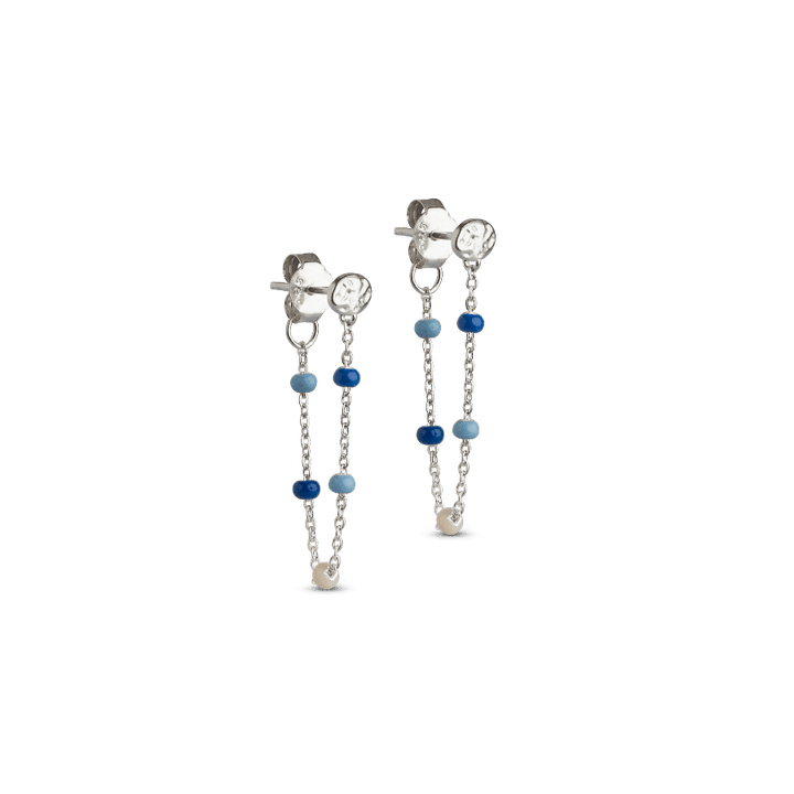 enamel Lola Ohrringe marine, silberfarbene Kettenohrringe mit blauen und hellen Perlen. Modell e140s-marine-e140s-marine-1