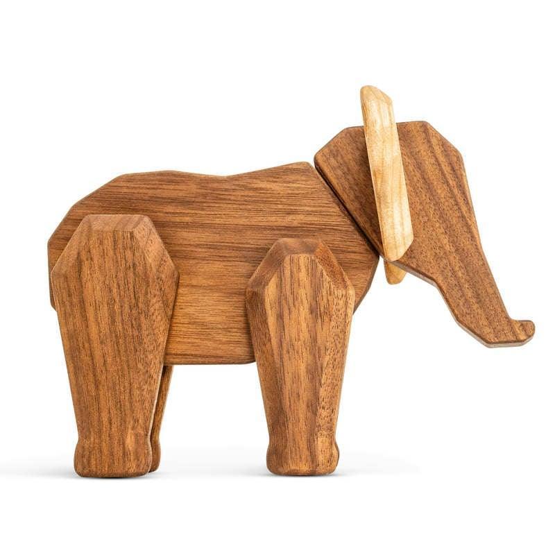 Fablewood Mother Elephant zeigt eine Holzfigur eines Elefanten aus hellbraunem Holz, stehend auf weißem Hintergrund. Modell FW1030-1