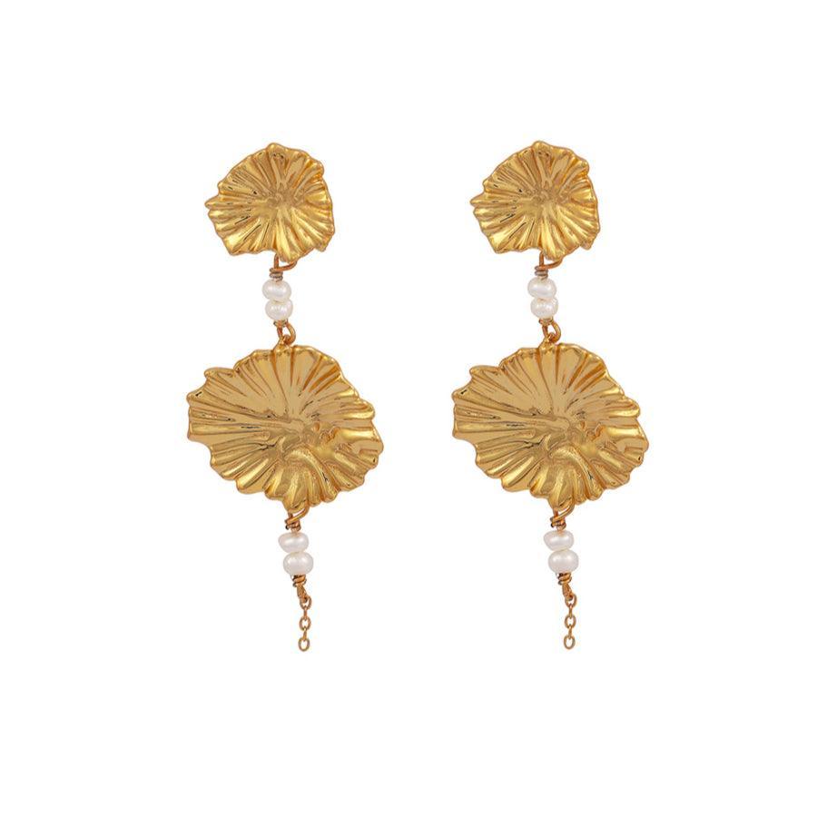Hultquist Dagmar Ohrringe mit vergoldetem Blattmuster, Perlendetails, elegantes Design. Modell S08426G.