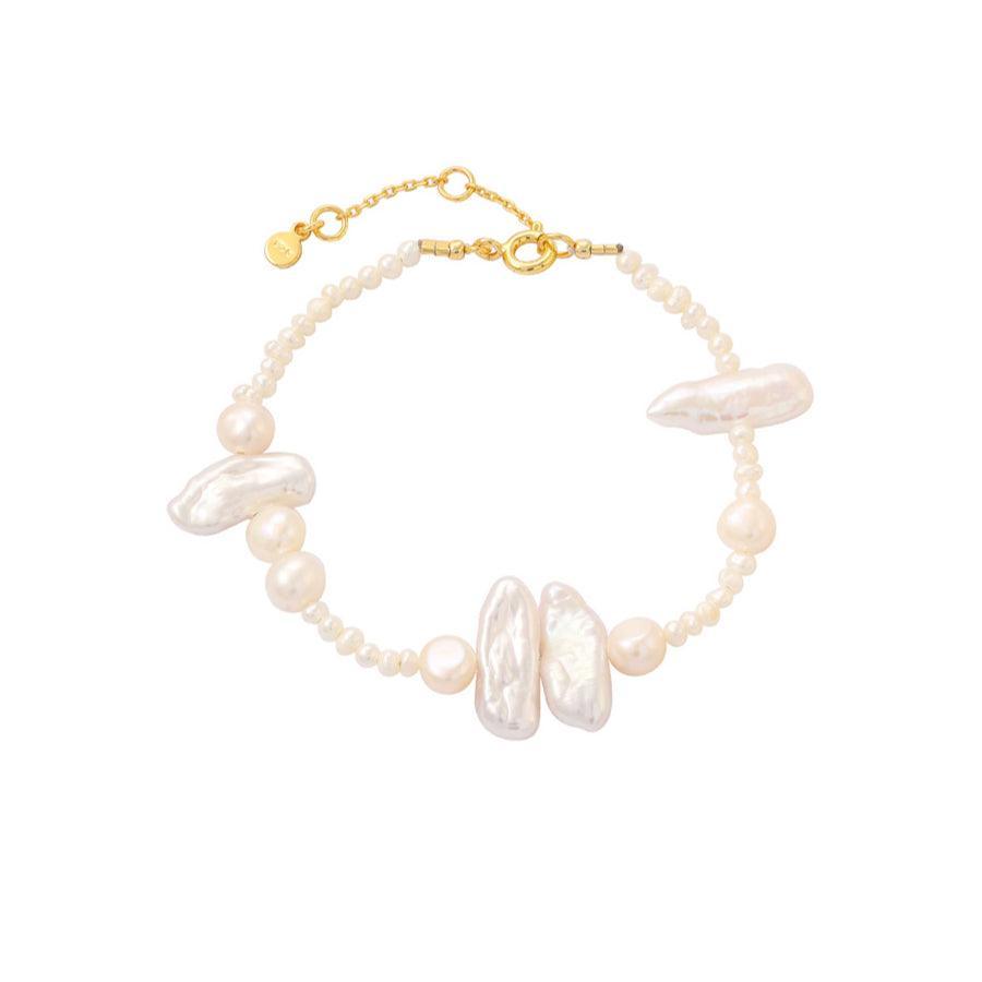 Hultquist Vera Armband Süßwasserperlen versilbert, elegantes Design mit weißen Perlen. Modell S08303G