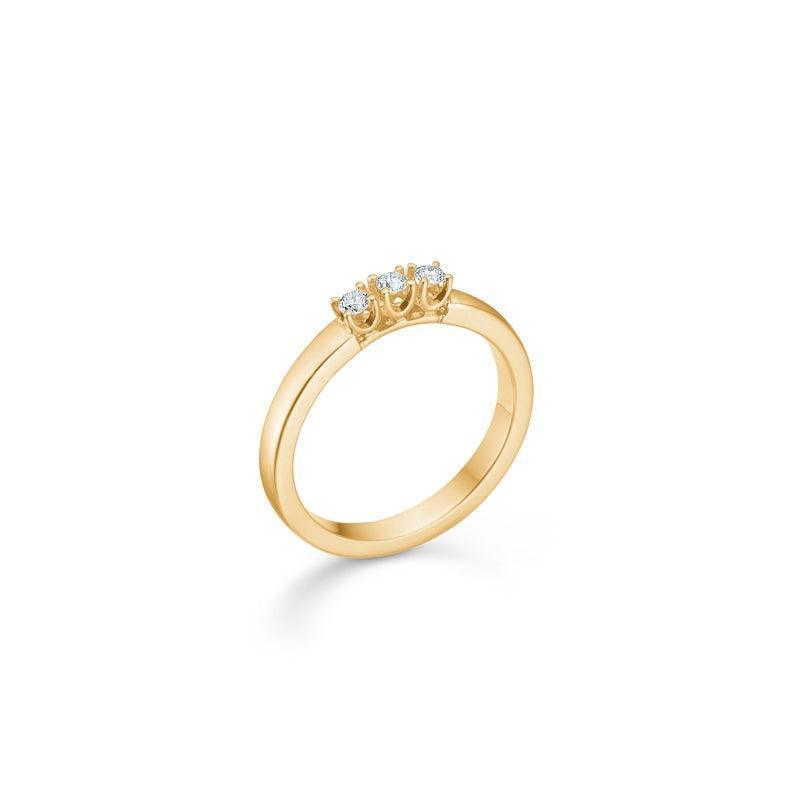 Mads Z 14 kt Crown Alliance Ring Diamant 0,12 ct zeigt einen eleganten Goldring mit drei funkelnden Diamanten. Modell 1541843-001