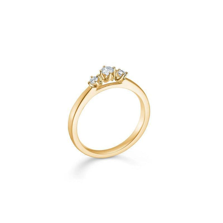 Mads Z 14 kt Crown Trinity Diamantring 0,17 ct, eleganter Goldring mit drei Diamanten. Modell 1541717-001