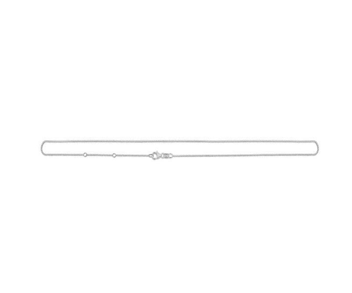 Die Mads Z Silver Venezia Halskette 55 cm zeigt eine schlichte, glänzende Silberkette mit klassischem Verschluss. Modell 9120131-1
