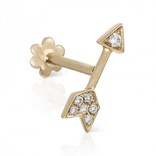 Maria Tash 10 mm Diamant-Pfeil-Gewindestecker in Gold mit kleinen Diamanten, elegante Detailaufnahme. Modell xar10d-001-1