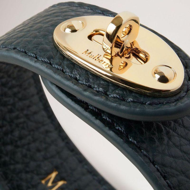 Mulberry Armband Bayswater Leder mulberry grün mit goldener Schnalle, Verschlussdetail. Modell QB2157205Q633