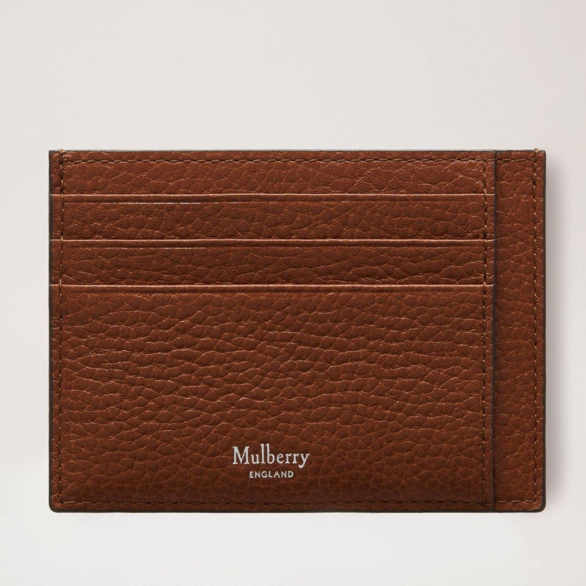 Mulberry Der Kartenhalter Two Tone Oak zeigt einen Kartenhalter aus braunem Leder mit geprägter Textur. Modell RL7423552G110