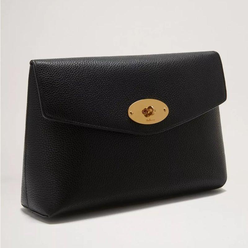 Mulberry Darley Kosmetiktasche aus schwarzem geprägtem Leder mit goldfarbener Metallschnalle, Modell RL5077-205A100.