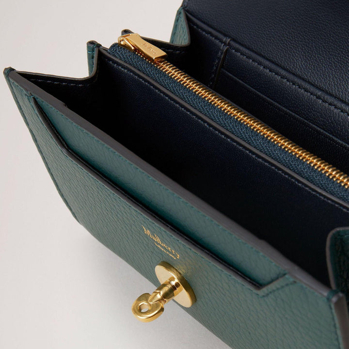 Mulberry Geldbörse Darley Mittleres Portemonnaie Heavy Grain aus dunkelgrünem Leder mit goldenen Details. Modell RL6540736Q633
