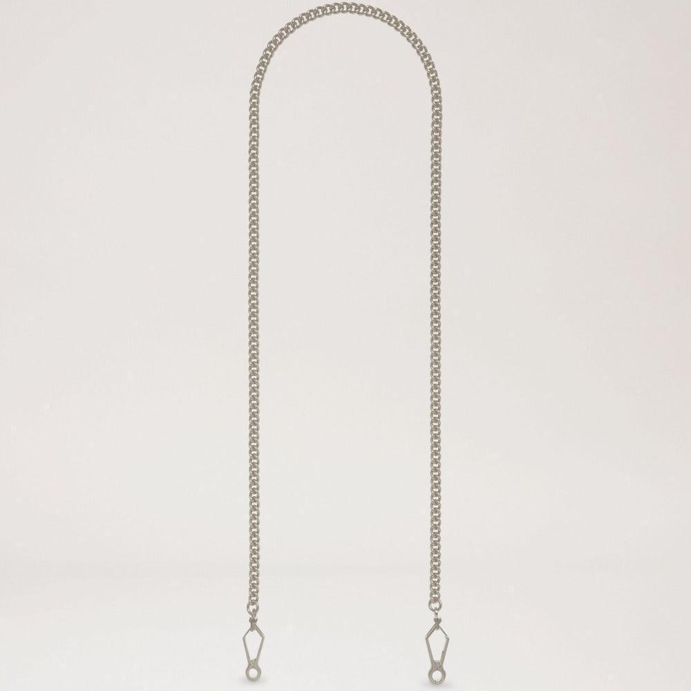 Mulberry Silberner Kettenriemen auf weißem Hintergrund, eleganter silberner Metallkettenriemen, Modell rx0028669d111