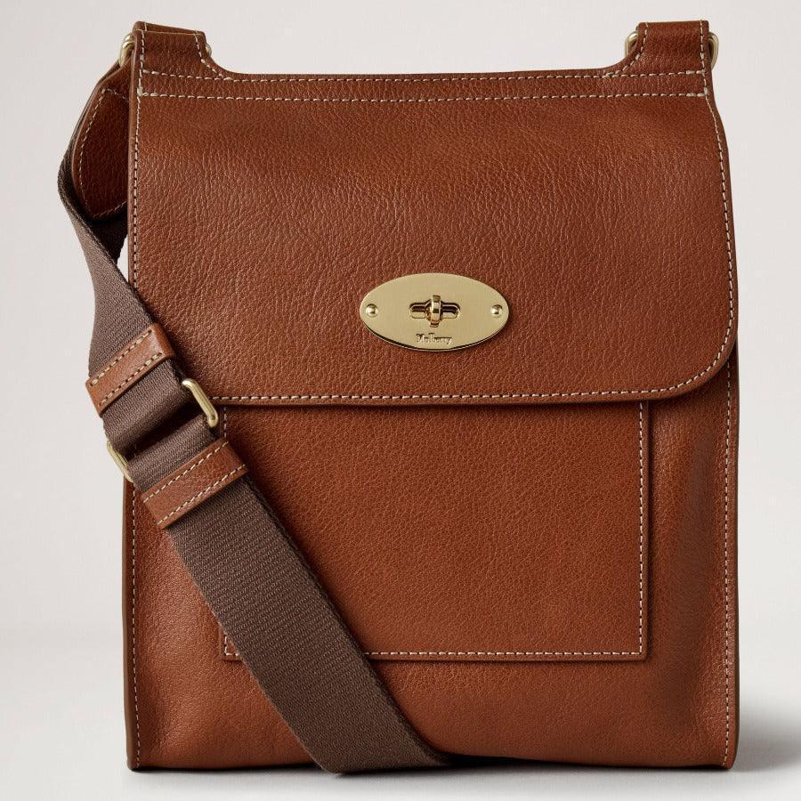 Mulberry Tasche Antony Oak Legacy NVT aus braunem Leder mit goldener Schnalle und breitem verstellbarem Riemen. Modell HH7952275G110