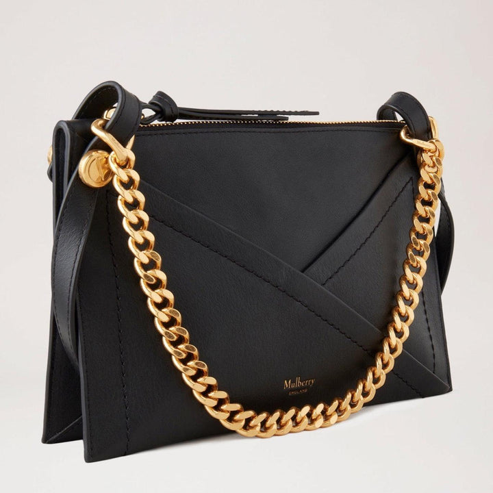 Mulberry Tasche M Zipped Pouch Matte Smooth Calf Black aus schwarzem Leder mit goldenem Kettenriemen, Modell RL7703564A100.