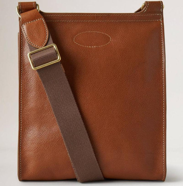 Mulberry Tasche Klein Antony aus glattem braunem Leder mit breitem Textilarmband. Modell HH7953/275G110.