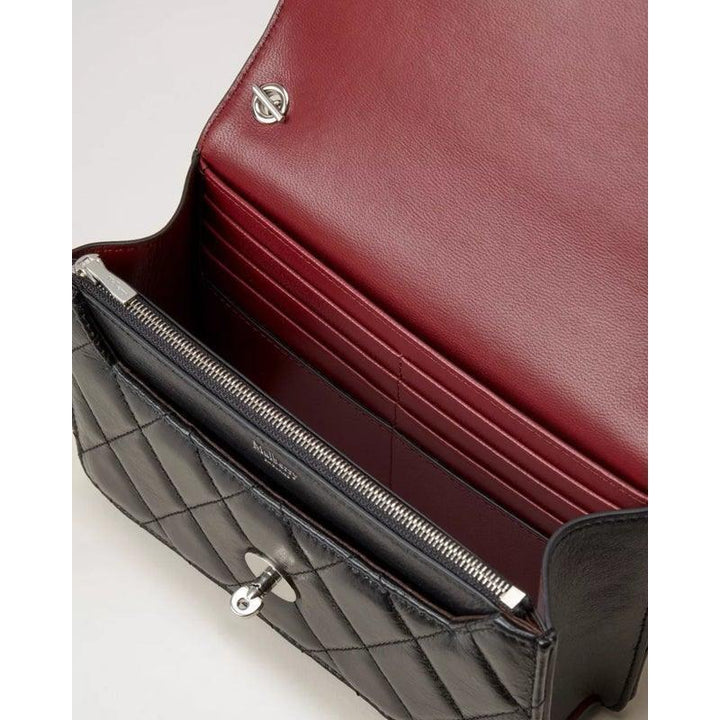 Mulberry Tasche klein Darley Schwarzes, gestepptes, glänzendes Kalbsleder mit offener Innenseite aus burgunderrotem Leder und Kartentaschen.