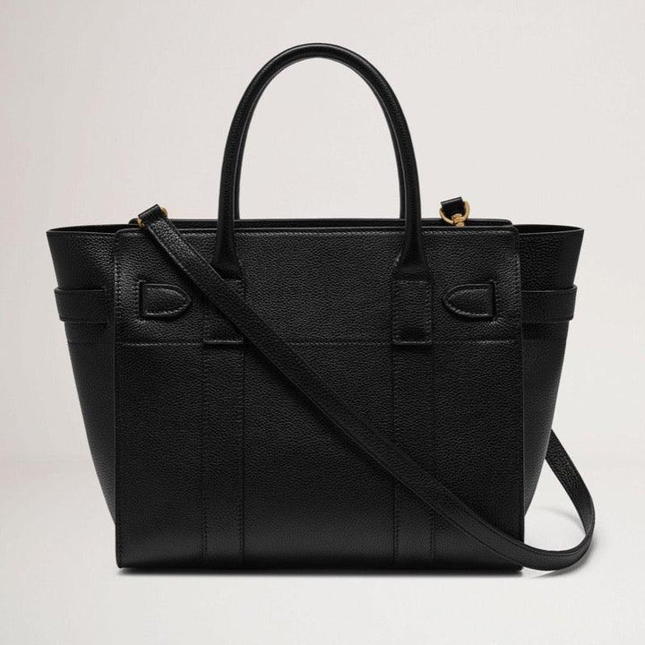 Mulberry Tasche klein mit Reißverschluss Bayswater in schwarzem, klassischem Narbenleder, Vorderansicht mit Henkel und Schultergurt. Modell hh4406205a100
