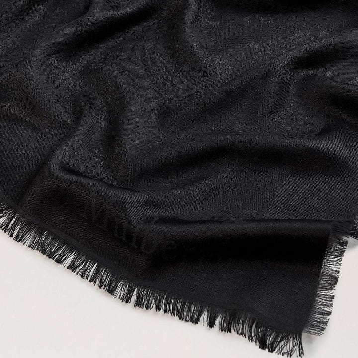 Mulberry Tree Square Silk Black, schwarzer Seidenschal mit Ton-in-Ton-Muster und Fransenrand. Modell vs4639709a100