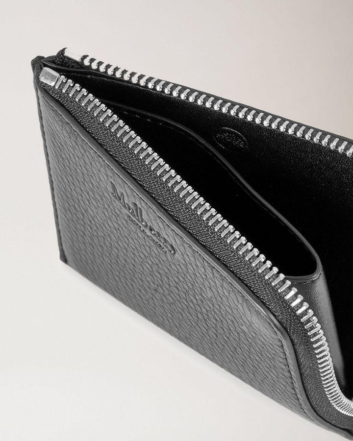 Mulberry Zipped Wallet Heavy Grain Black zeigt eine elegante schwarze Geldbörse aus schwerem, geprägtem Leder, Modell RL6360/736A100