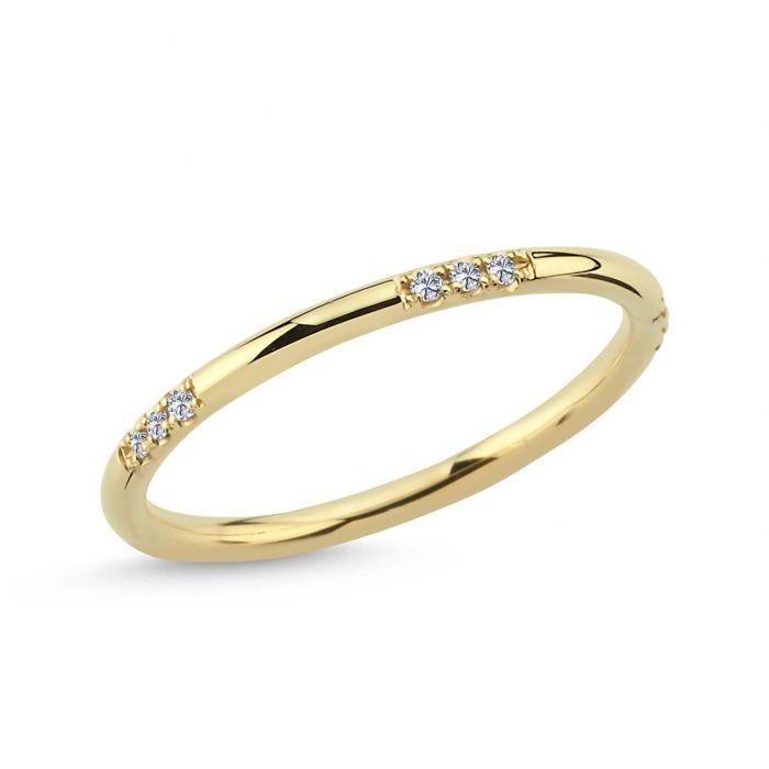 Nuran-14kt-Noelle-Ring-with-Diamonds zeigt einen schlanken Goldring mit kleinen funkelnden Diamanten, Modell a3062-0075rg-001