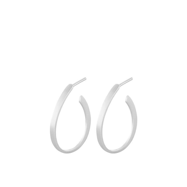 Pernille Corydon Berlin Creol E 109 S, silberfarbene Creolen mit mattem Finish. Modell E-109-S.