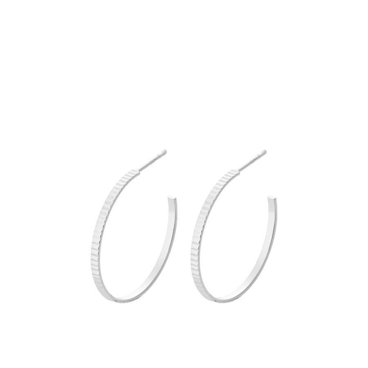 Pernille Corydon Sea Reflection Large Hoops, silberne Creolen mit geriffelter Oberfläche, Modell E-485-S.