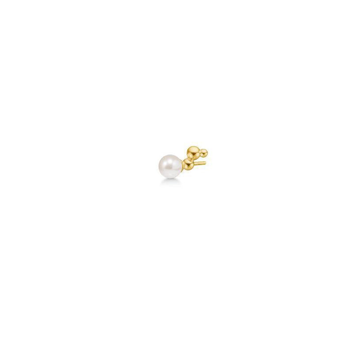 Polar Jewelry Bubble Gold Plated Studs zeigt einen einzelnen unfruchtbaren Ohrstecker mit weißer Perle, Modelbub-st-l-gd-wp-00140-1.