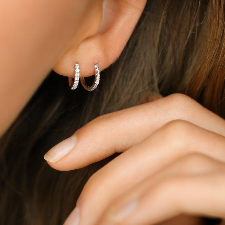 ro copenhagen Im Ohr abgebildete, elegante Mini-Ohrringe mit Diamanten aus 18-karätigem Rock-Diamant, 10 mm Weißgold, Modell 119249