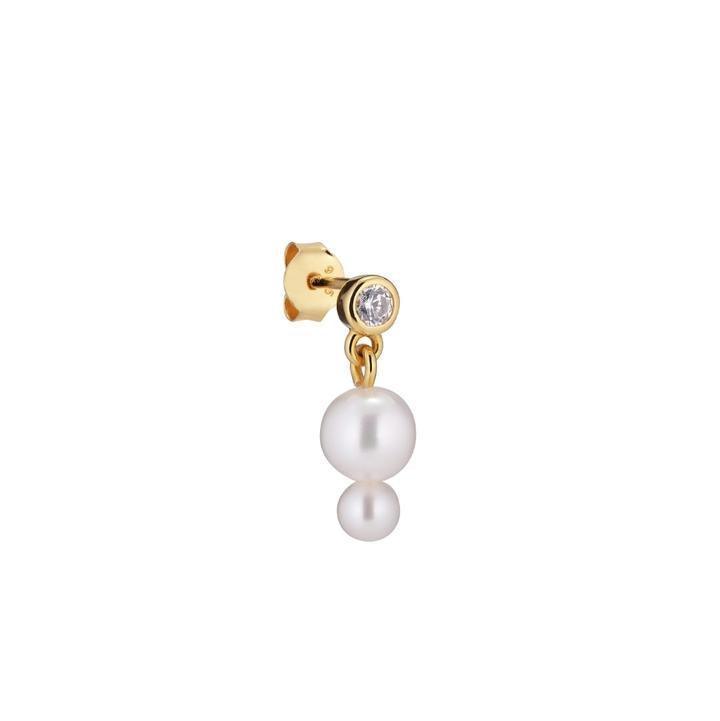 Der Belle-Ohrring mit Perlen zeigt einen eleganten goldenen Ohrstecker mit weißer Süßwasserperle. Modell FW2005